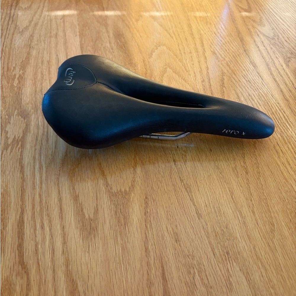 Terry Zero X bike seat with black on black dot design, vanox rails, 232 g